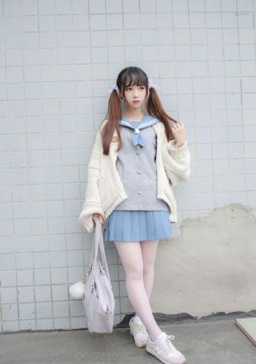 男女亲吻从客厅到卧室视频_BD国语高清迅雷在线观看