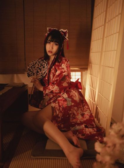 《寂寞难耐的少妇》在线观看_蓝光在线播放观看